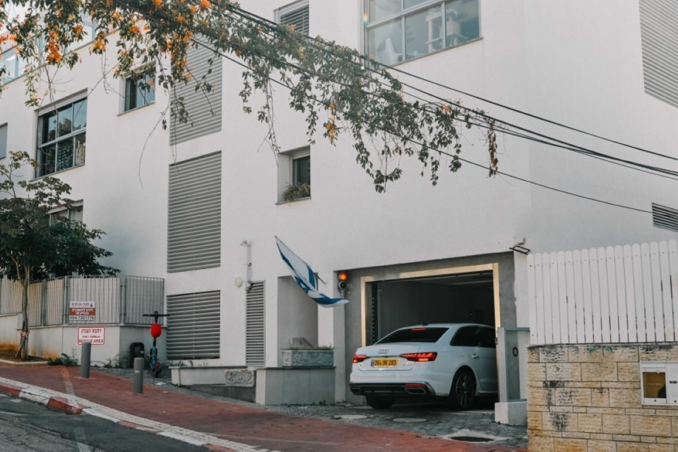 מעלית רכב בבניין מגורים, רמת-גן